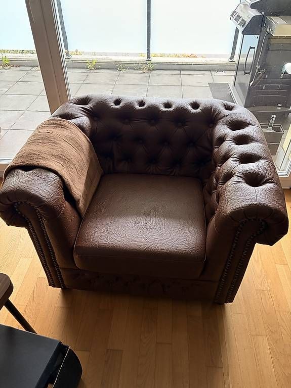 Sofas: Chesterfield Couch mit Sessel – Gebraucht aus Goldau von jan_8tvs 3