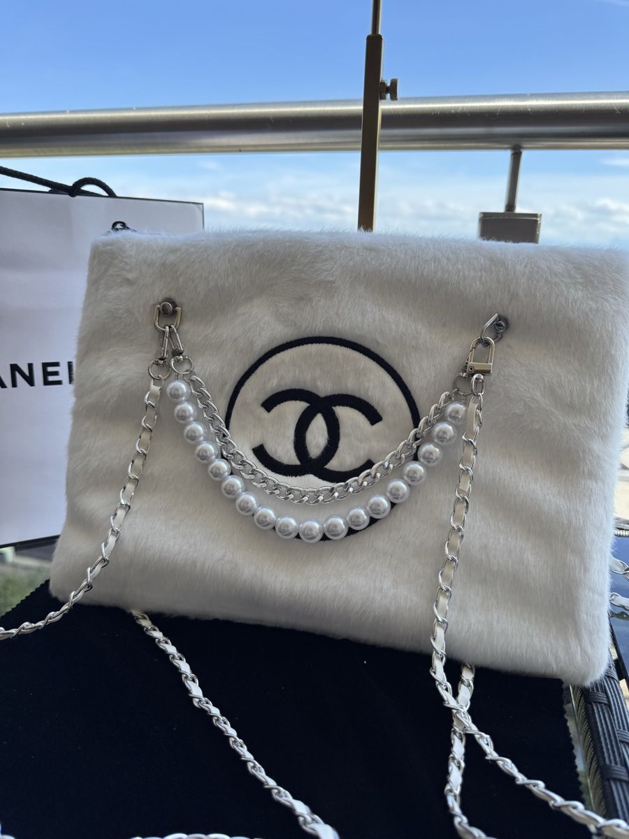 Chanel Borse da donna: Sac Chanel VIP fourrure blanche  – Nuovo (secondo la descrizione) da Neuchatel venduto da mar_9blm 8