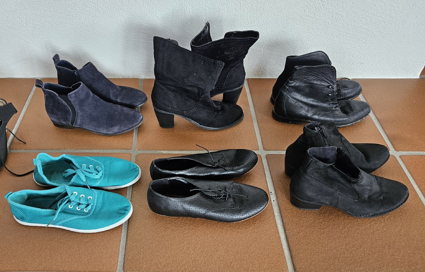 Scarpe da donna: 6 Paar Damenschuhe Gr. 37  – Usato da Eschenbach SG venduto da MarThu