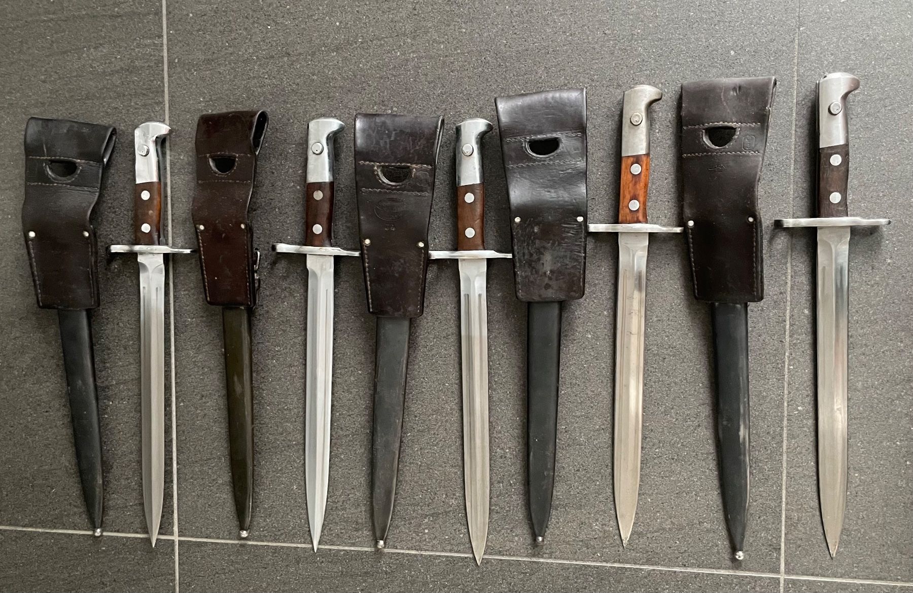 Schweizer Armee Armi bianche: 14 Bajonette mit Scheide / gebraucht – Usato da Bremgarten AG venduto da Schussi 9