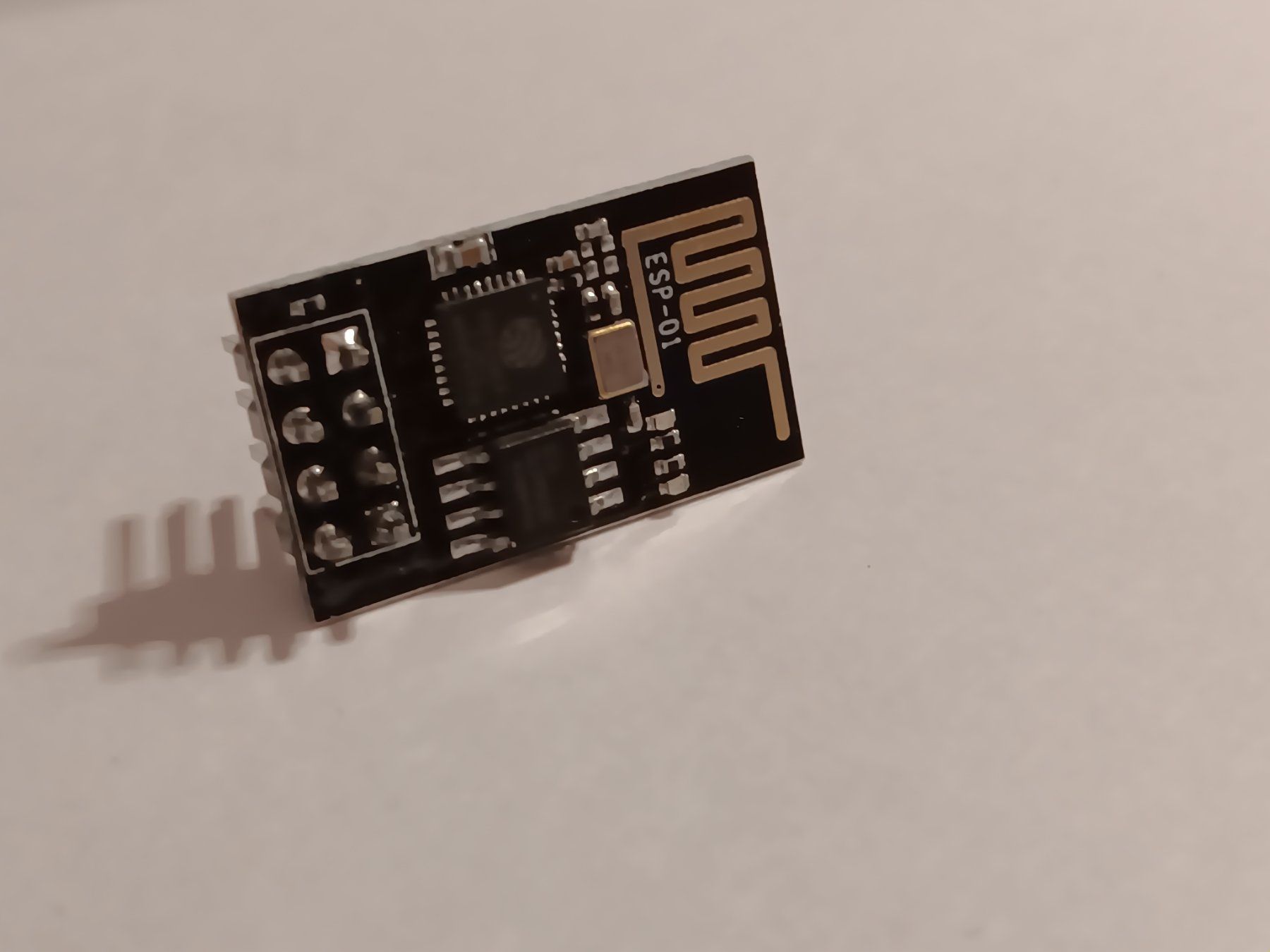 Componenti elettronici: Low-Power Wireless Wifi Module ESP8266 ESP-01 8266 Serial Po – Nuovo e nell'imballaggio originale da Ermatingen venduto da rik4rdo 1