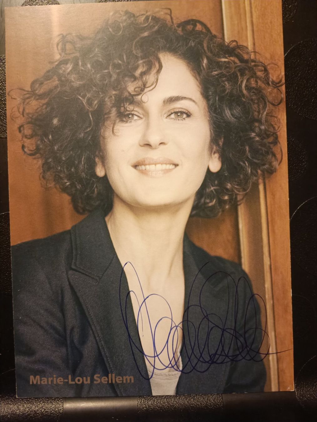 Autografi: Marie-Lou Sellem - signierte Autogrammkarte – Usato da Menziken venduto da Artographs