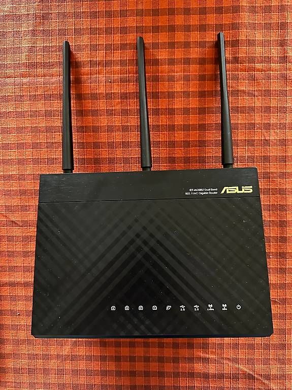 Asus Modem & Router: Router: Asus RT-AC68U – Usato da Meilen venduto da gui_h8wc