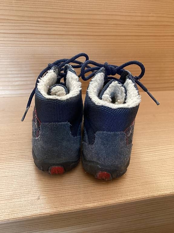 Scarpe per ragazzi: Gefütterte Schuhe Junge Gr.23 – Usato da Brunnadern venduto da Bumlebee 2