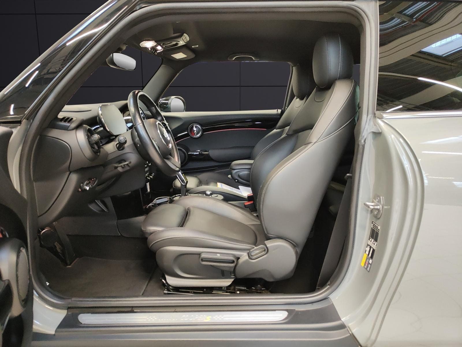 Mini Automobili: Mini Cooper SE in toller Farbkombination – Usato da Suhr venduto da Msess 4