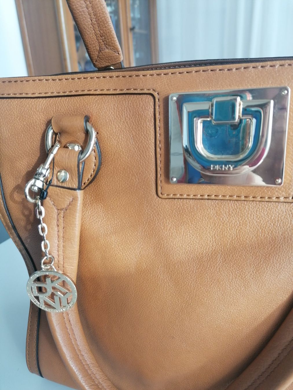 DKNY Borse da donna: DKNY Handtasche Leder braun Topzustand – Usato da Aegerten venduto da Jos_zem 1