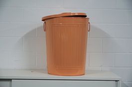 TJ MAXX Pink-orange-farbene Mülleimer 19"