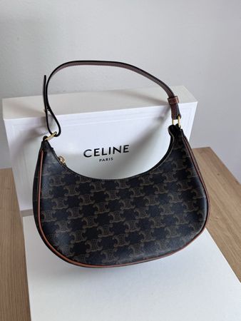 Celine Triomphe Umhaengetasche Damen, super Zustand, elegant