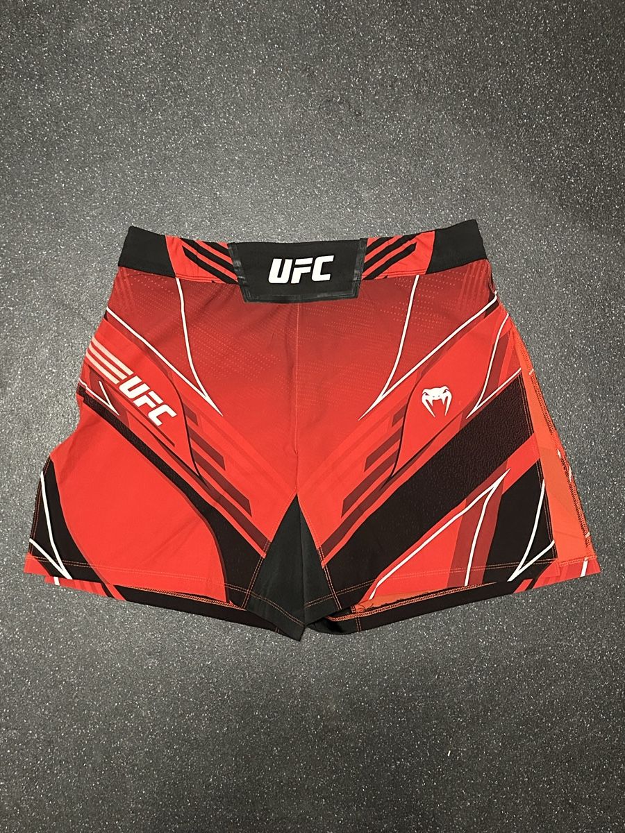 Venum Pantaloni: UFC x Venum Gladiator Shorts – Usato da Bülach venduto da SaronAchmid