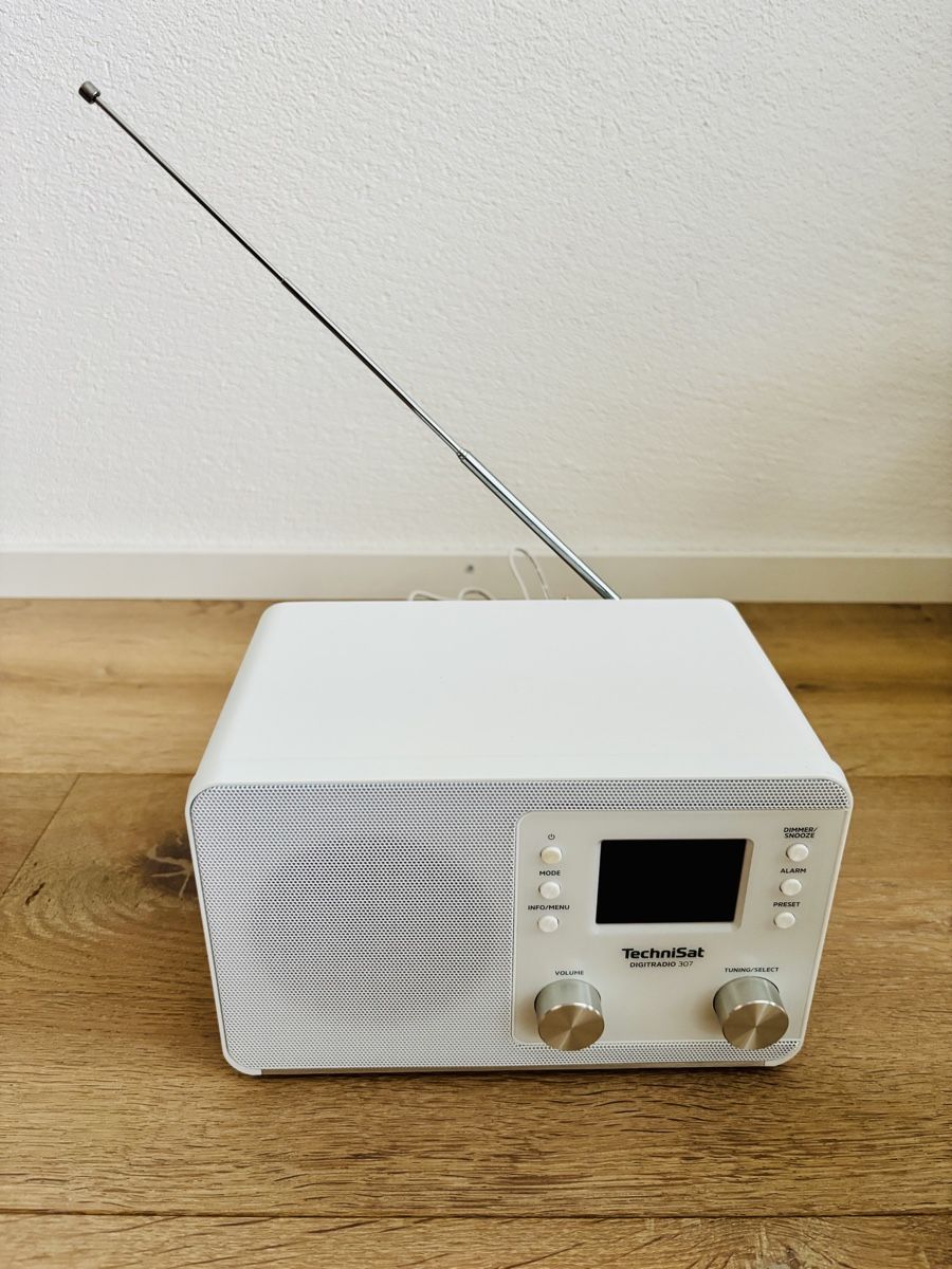 Technisat Radio: TechniSat Digitradio 307 UKW/DAB+ Radio – Usato da Ennetbürgen venduto da Evelyne_G