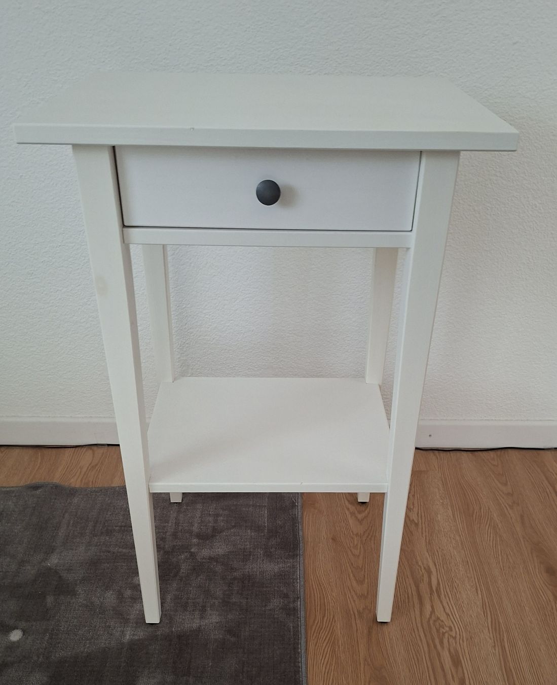 Comodini: IKEA HEMNES Beistelltisch, weis – Usato da Schafisheim venduto da piiep_17