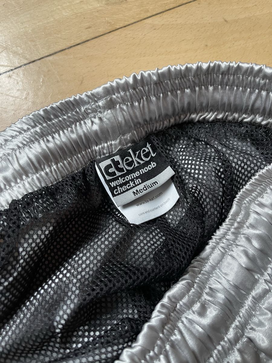 Pantaloni: Teket silver shorts – Nuovo (secondo la descrizione) da Zürich venduto da liv125 3