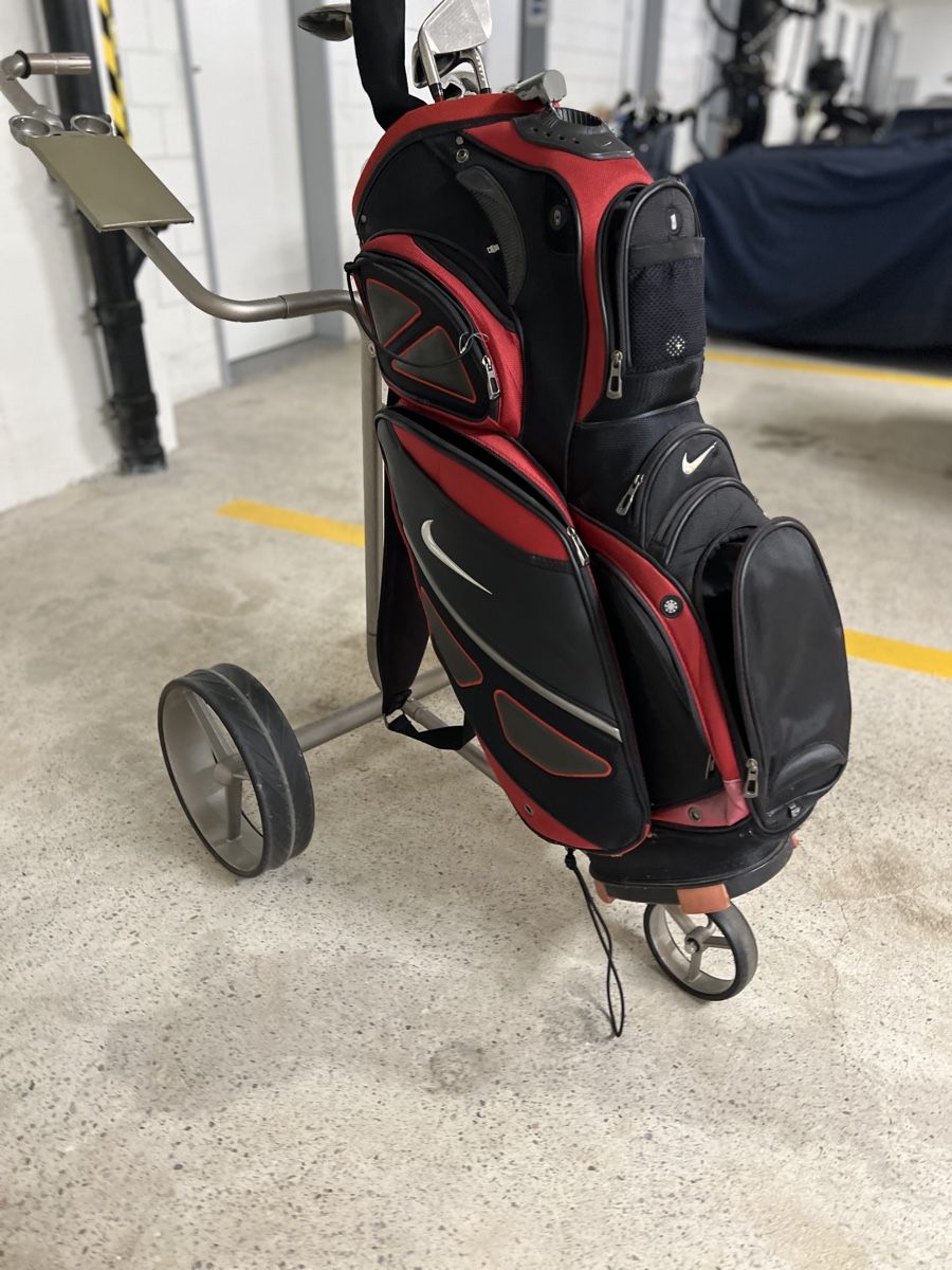 Nike Taschen: Golfbag Nike rot schwarz – Gebraucht aus Nürensdorf von romano_a 2