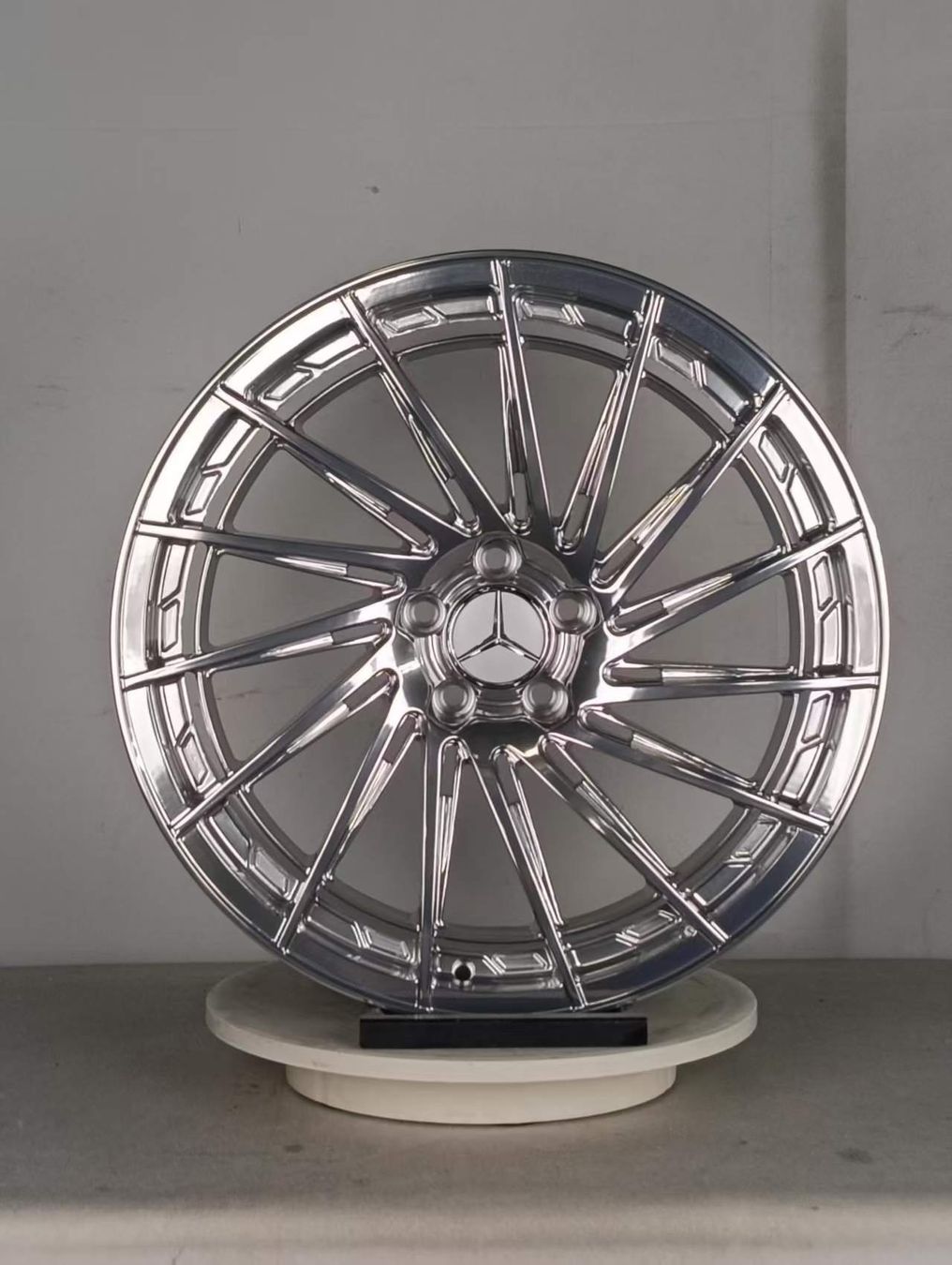 Mercedes-Benz Felgen: Felgen 20" – Gebraucht aus Brigerbad von Rikardo11 1