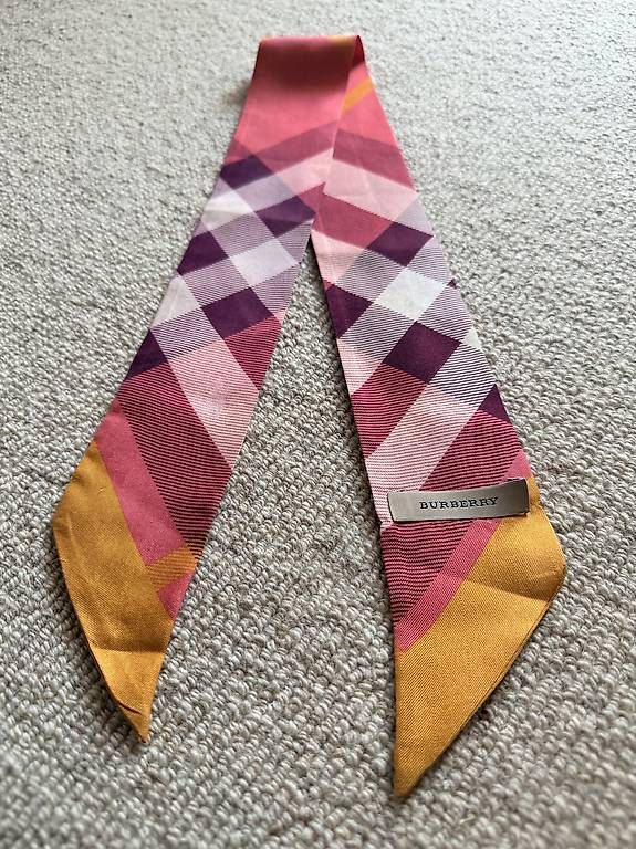 Foulard & Sciarpe: Burberry Seidenschal – Usato da Rougemont venduto da Kosmo0272