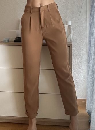 Pantalon Stradivarius T 34, couleur caramel, neuf!