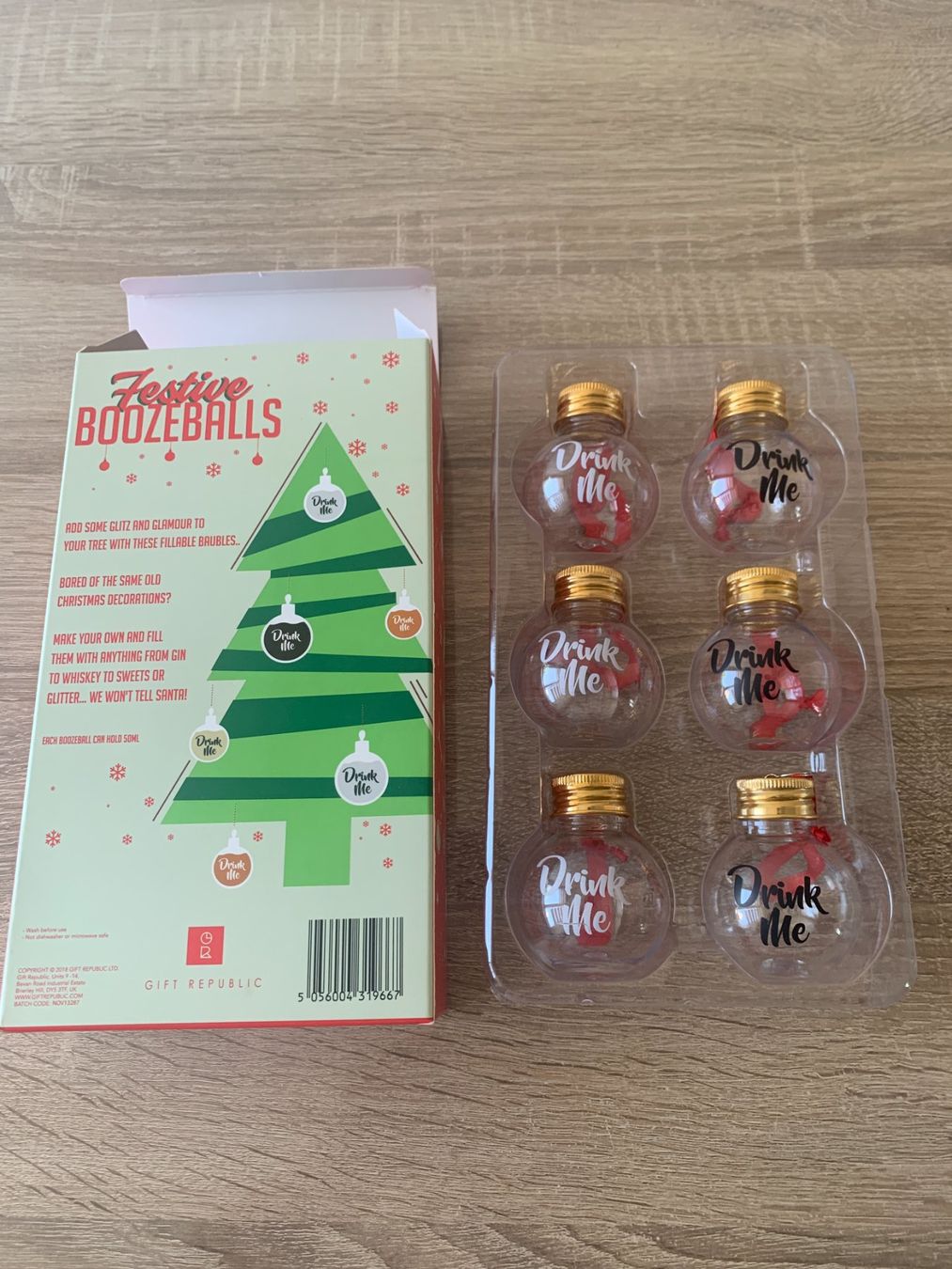 Alle Dekorationen: Festive Boozeballs - Drink Weihnachtsbaum-Kugeln – Neu und originalverpackt aus Zürich von chi82 2