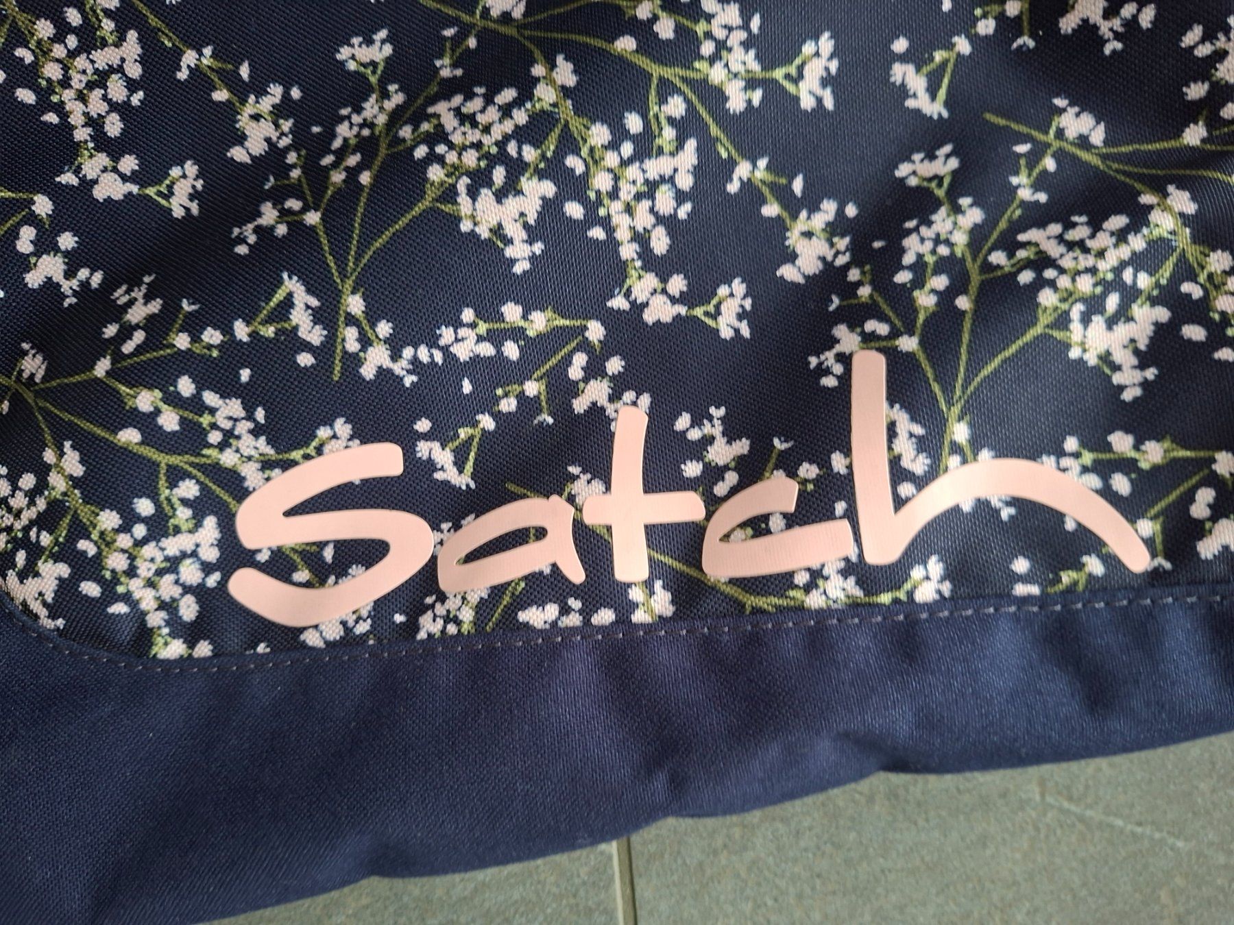 Satch Borse & Zaini: Turnbeutel Satch mit Blumenmuster bloomy breeze/lila – Usato da Balzers venduto da Gecco09 1