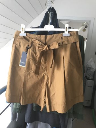 Marc O’Polo High rise pleats Belt- Shorts in Braun 38