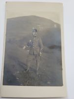  Fotografie Soldat mit Helm  Fernglas Zustand gut R3