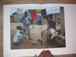 Fotobuch Nigerianisches Flüchtlingsdorf im Porträt TOP