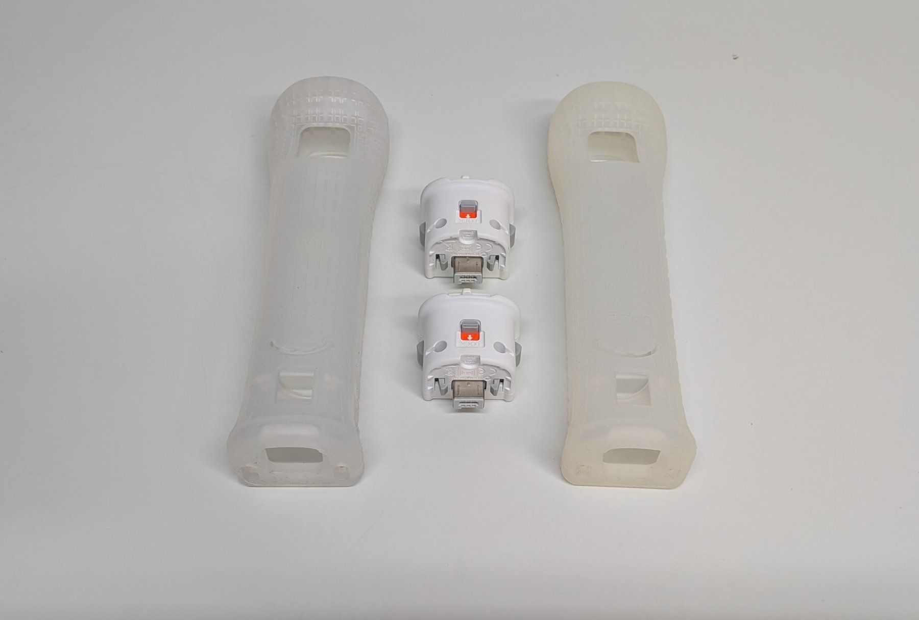 Nintendo Controller: 2 Original Wii MotionPlus Adapter mit Schutzhüllen – Gebraucht aus Menziken von mame18 1
