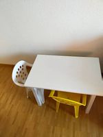 Kinder-Holztisch mit 2 Stühlen
