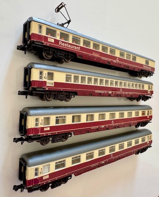Arnold Modellini di ferrovie: IC DB Personenwagen – Usato da Clarens venduto da toutrouge