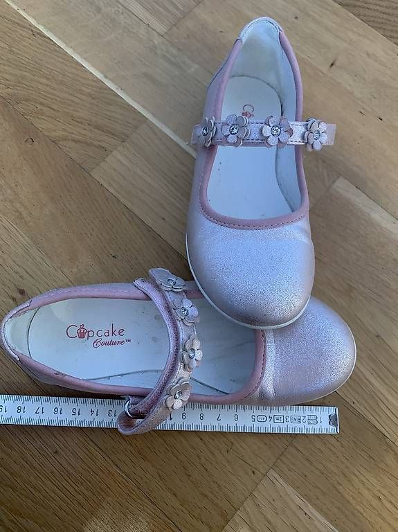 Schuhe für Mädchen: Schuhe Grösse 28 – Gebraucht aus Otelfingen von che_26d5 4
