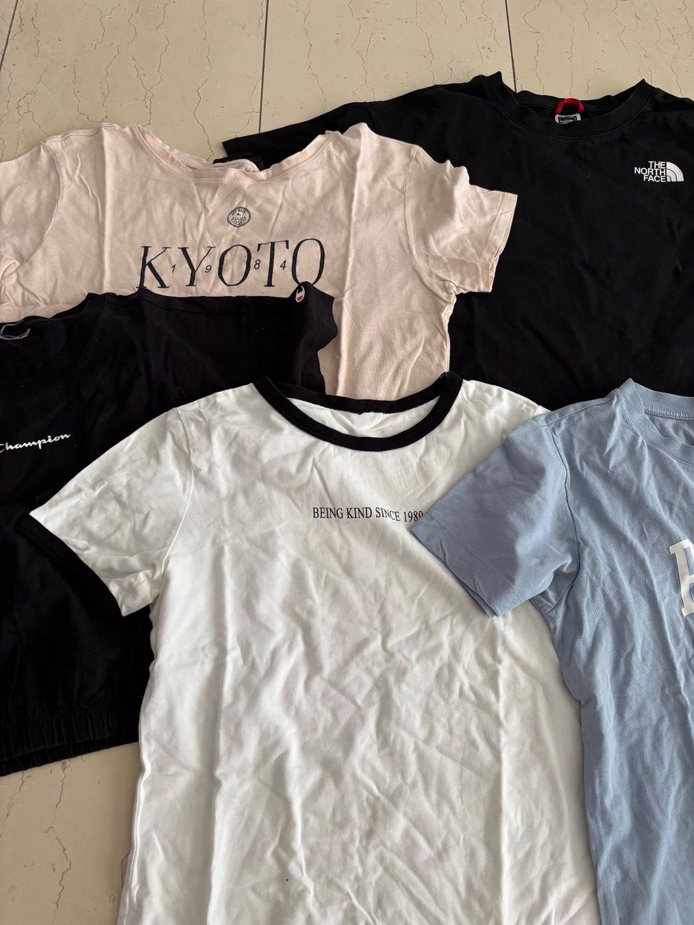 T-shirt: 5 T-Shirts, Grösse S – Usato da Bünzen venduto da noemi_3105 2