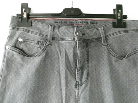 Jeans von MAC «Angela» grau, Gr. 42/ L. 34 mit Muster