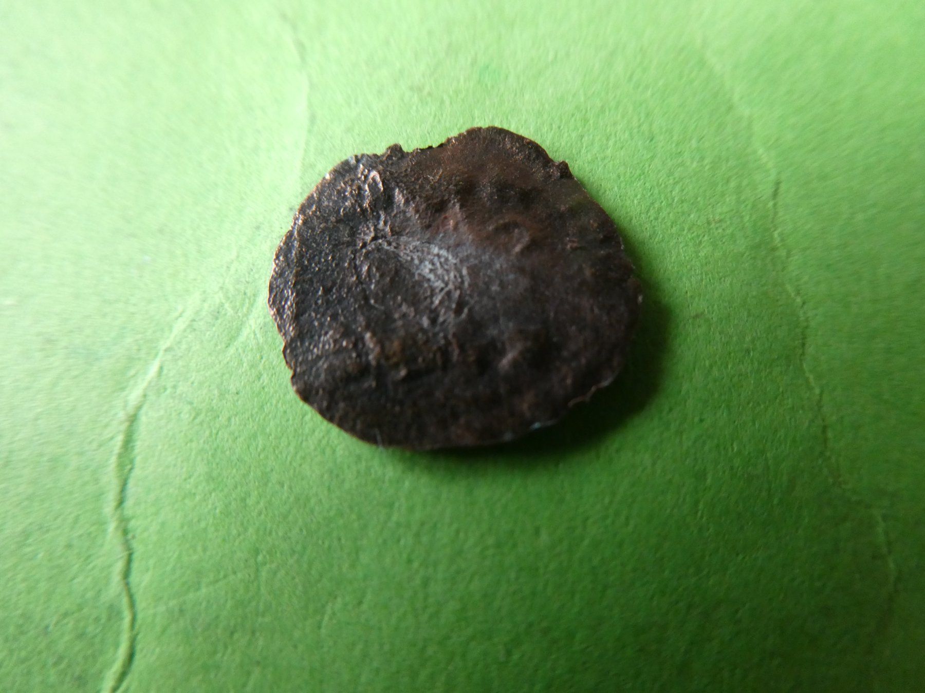 Alle Münzen: uralte Bronzemünze   13 mm     0.31 g – Gebraucht aus Hinterforst von Rohusri 2