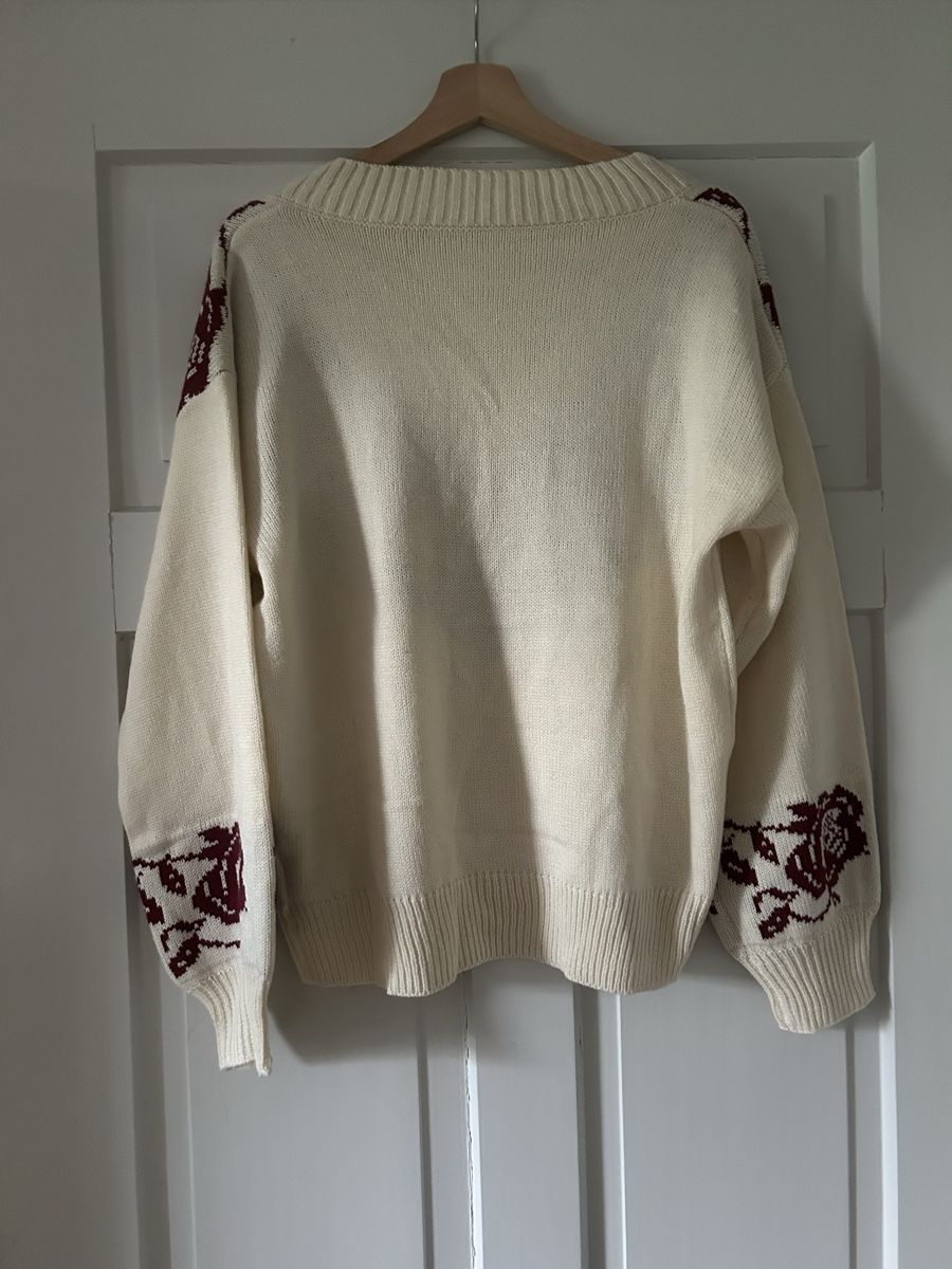 Shein Pulls & Sweat-shirts: Schöner Strickpullover mit Rosenmuster 🌹 Grösse S – D'occasion à Frauenfeld par jae_vs6j 1