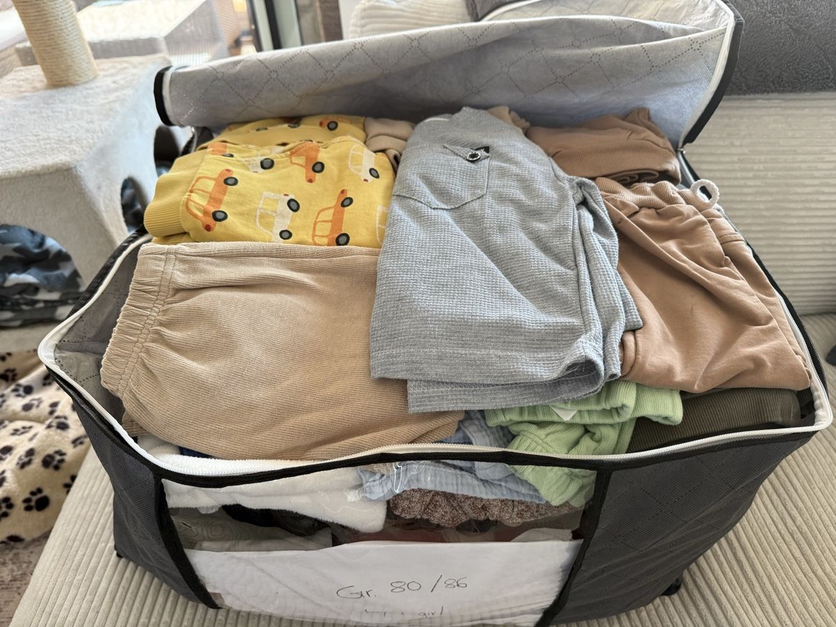 Kleiderpakete: Paket mit Jungen Kleider (oder neutral) Gr.86 – Gebraucht aus Baar von LiliMM