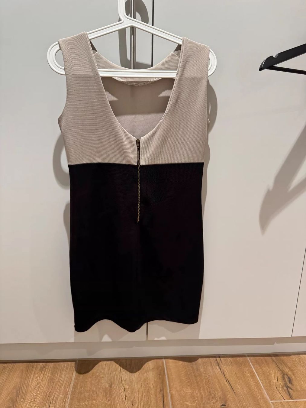 Kleider: Elegantes Kleid – Neu (gemäss Beschreibung) aus Lachen SZ von nathiisch 1