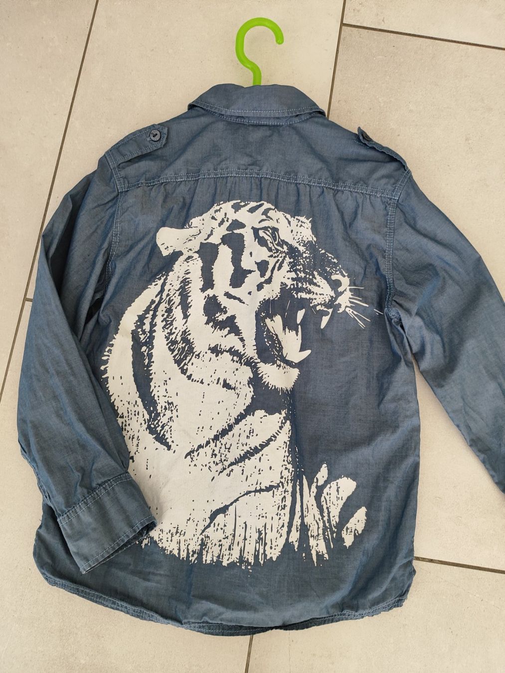 H&M Camicie, T-shirt & Polo: Cooles Hemd Tiger Gr. 128 – Usato da Seon venduto da Mandes1 1
