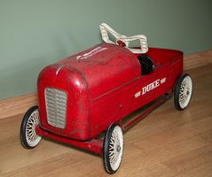 ANTIKES Blechauto – Tretauto | «DUKE» | Top Farbe | Englisch