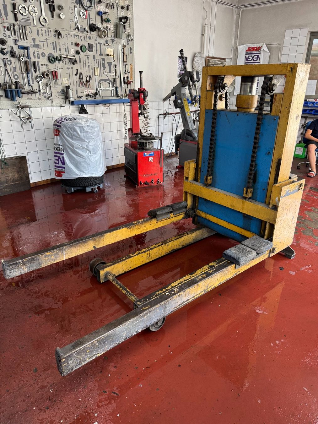 Piattaforme elevatrici & Crick: Autolift, Hubmaststapler, Hebebühne – Usato da Mühlethal venduto da Pmoby 2