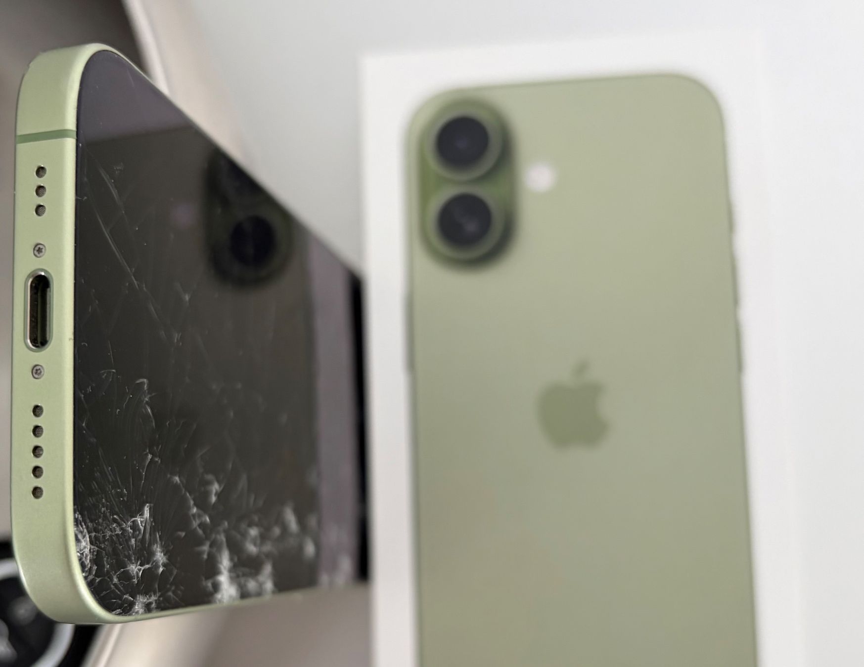 Apple Telefoni cellulari / Smartphones: iPhone 17 - Salbei - 256 GB - Display defekt – Nuovo (secondo la descrizione) da Abtwil SG venduto da Gerdgerdes 5