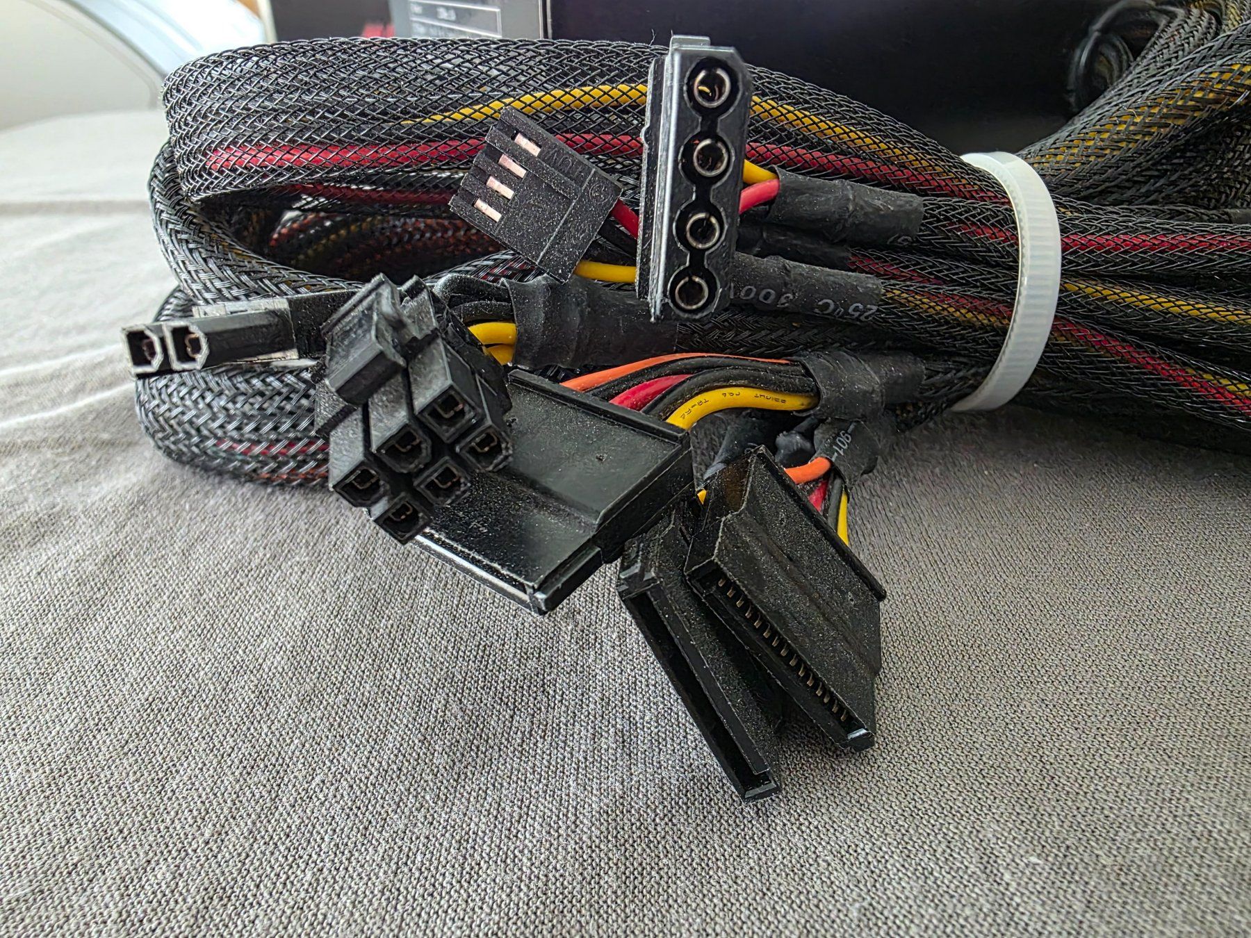 Componenti elettronici: Computer Netzteil ATX 650 Watt techsolo STP-650 v2.3 – Usato da Safenwil venduto da gudda 7