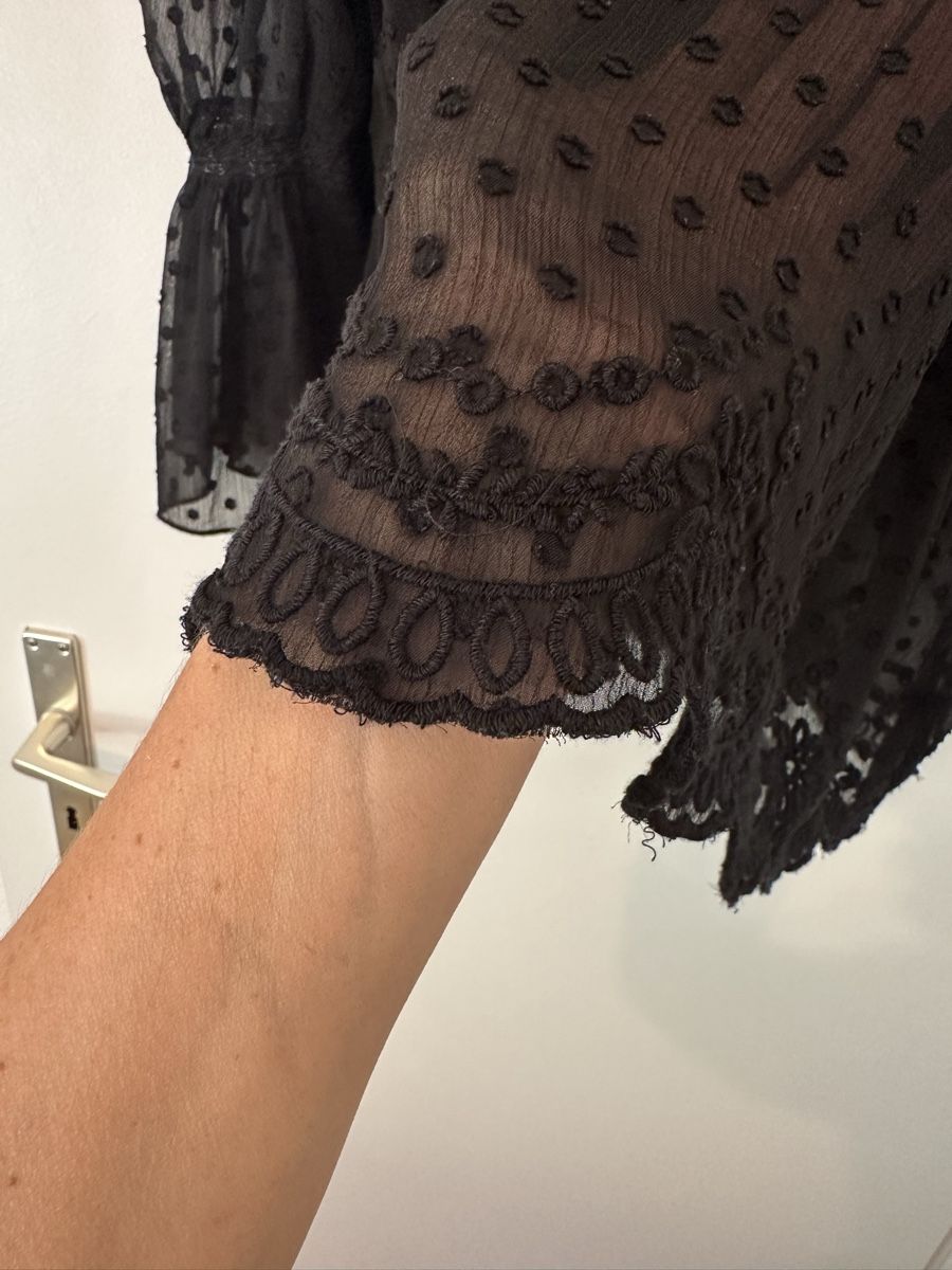 Zara Camicette: Zara Black Sheer Polka Dot Blouse – Usato da Kloten venduto da gab_jl5l 3
