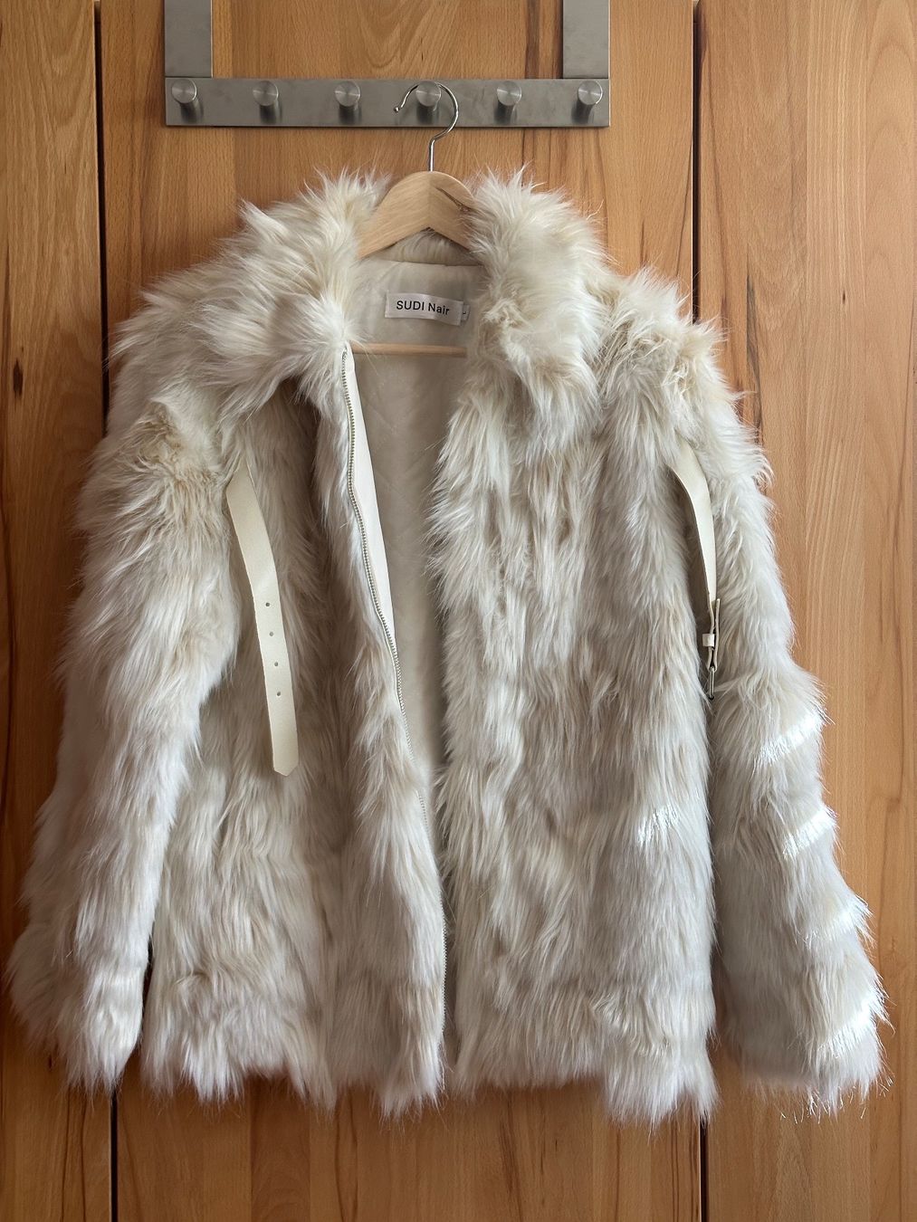 Giacche: Beigh Winter Fur Jacket – Usato da Schlieren venduto da car_2bwb