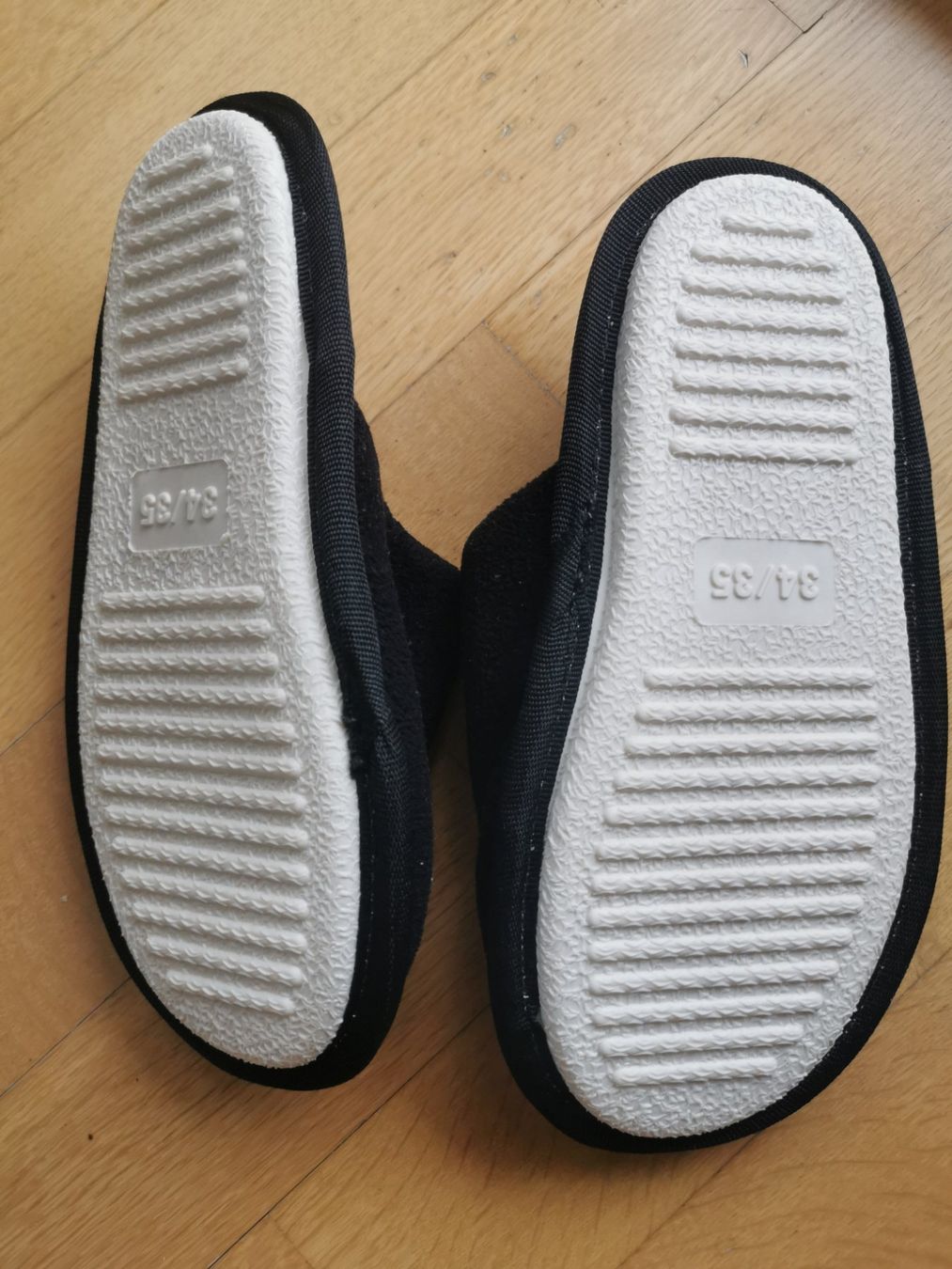 Scarpe per ragazzi: Stranger Things Hausschuhe gr. 33-34 – Nuovo (secondo la descrizione) da Zürich venduto da Simfa_ana 1