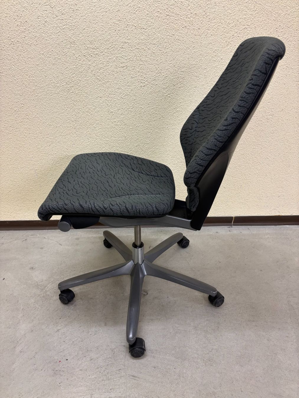 Giroflex Stühle: Bürostuhl Giroflex 64 – Gebraucht aus Hinwil von fac_688b 2