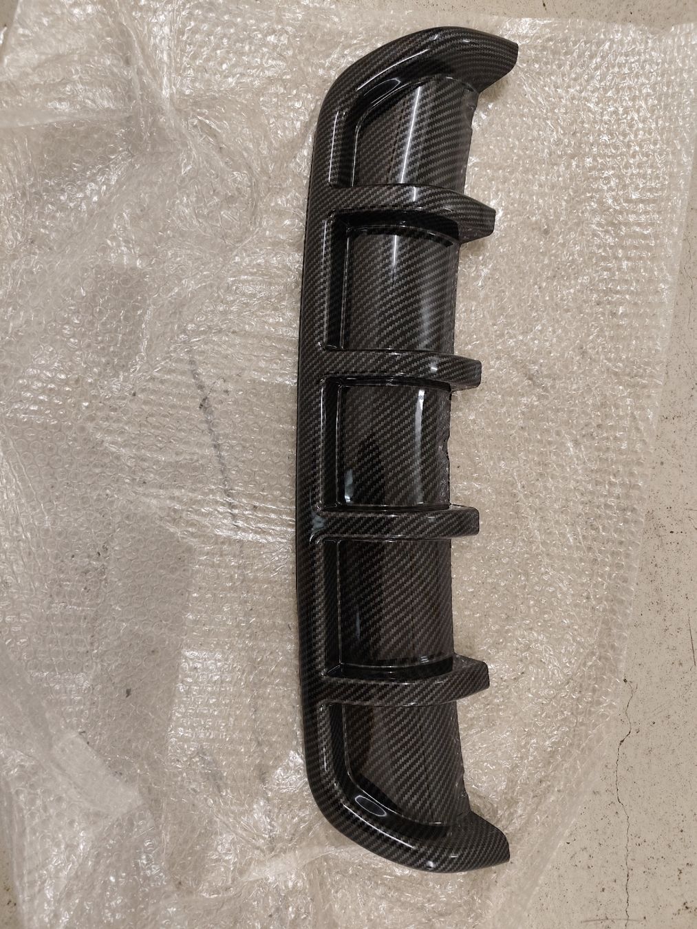 Duftöldiffusoren: Heckdiffusor Carbon Look Tuning Neu – Neu (gemäss Beschreibung) aus Oftringen von Le.Onid