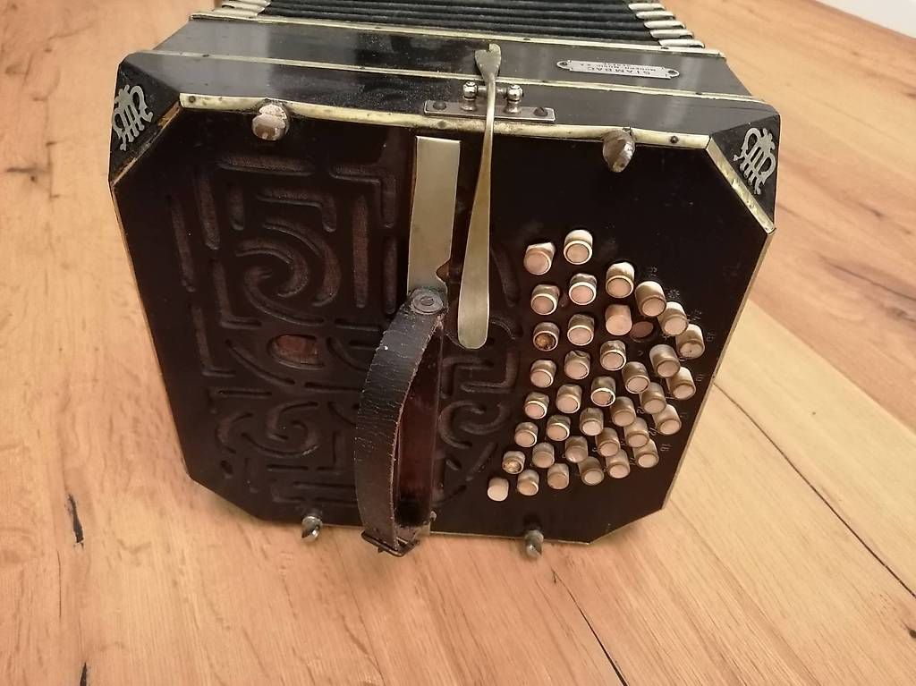 Strumenti musicali: Bandoneon Arnold AA, Peguri System – Usato da Volketswil venduto da Poornapoleon 4
