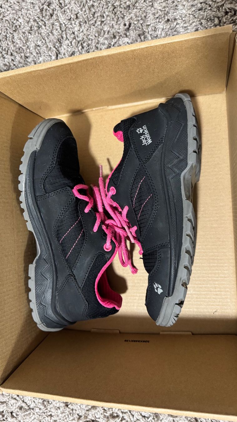 Jack Wolfskin Scarpe per ragazze: Jack Wolfskin Kinder Wanderschuhe Gr. 35 – Usato da Genthod venduto da Tidus04 1