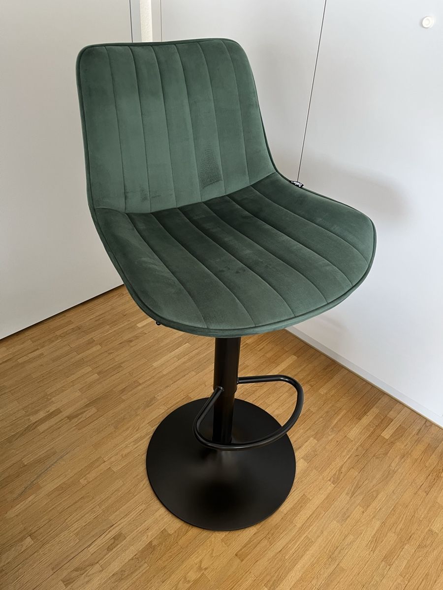 Beliani Tischset: Beliani grünesamt Barstühle/ Bartisch – Gebraucht aus Lyss von kal_777h
