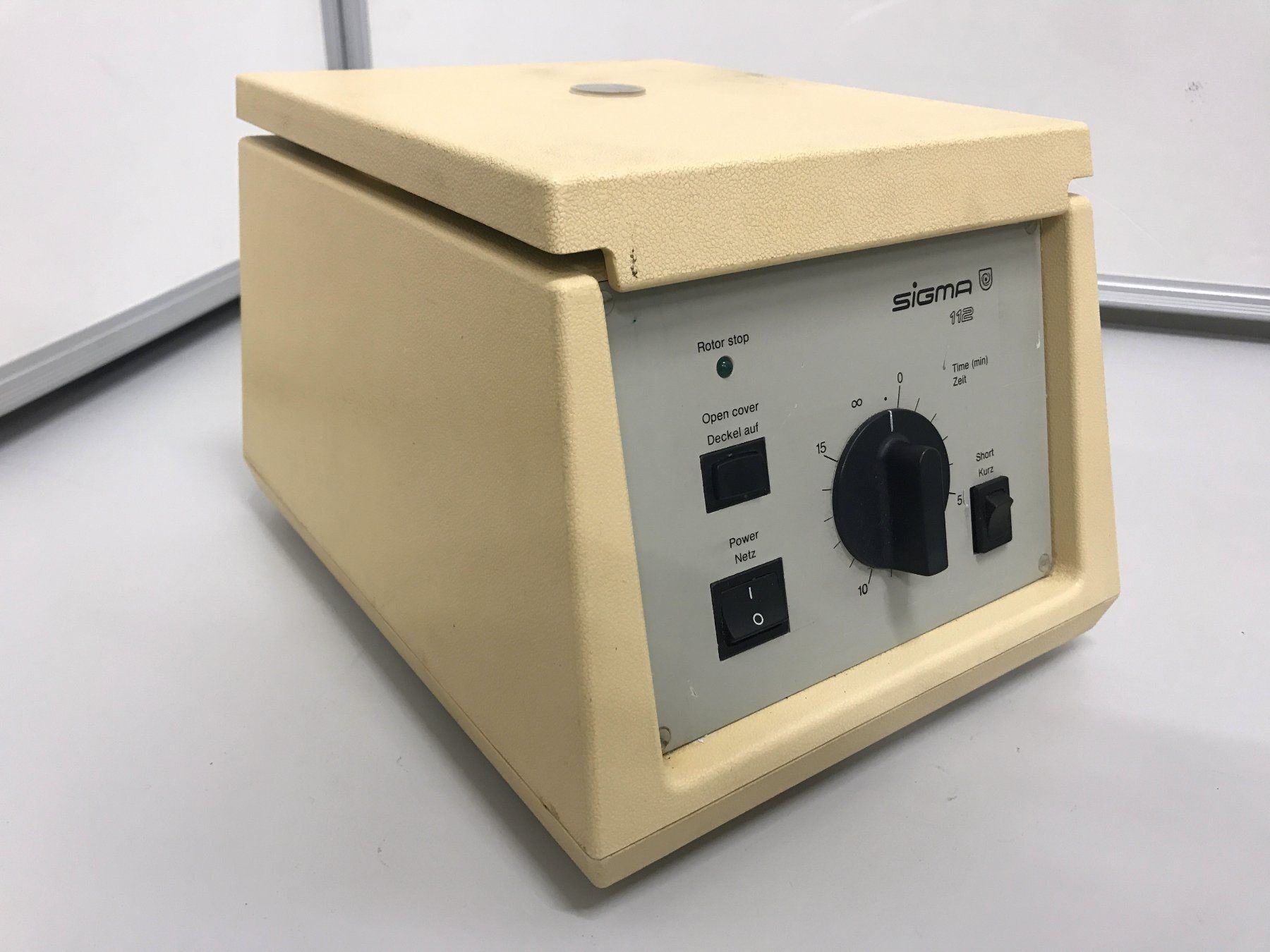 Pompe & Parti di ricambio: Sigma 112,  Mini Centrifuge – Usato da Ecublens VD venduto da Netfinity 2
