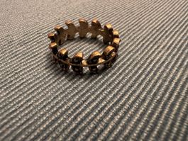 Ring mit Blattmuster und Steinen Grösse 53 